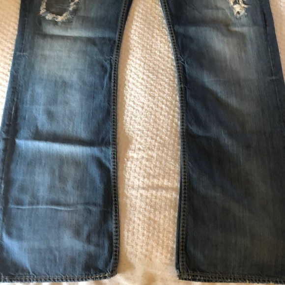 Slightly worn Distressed Guess Jeans - Picture 2 of 4